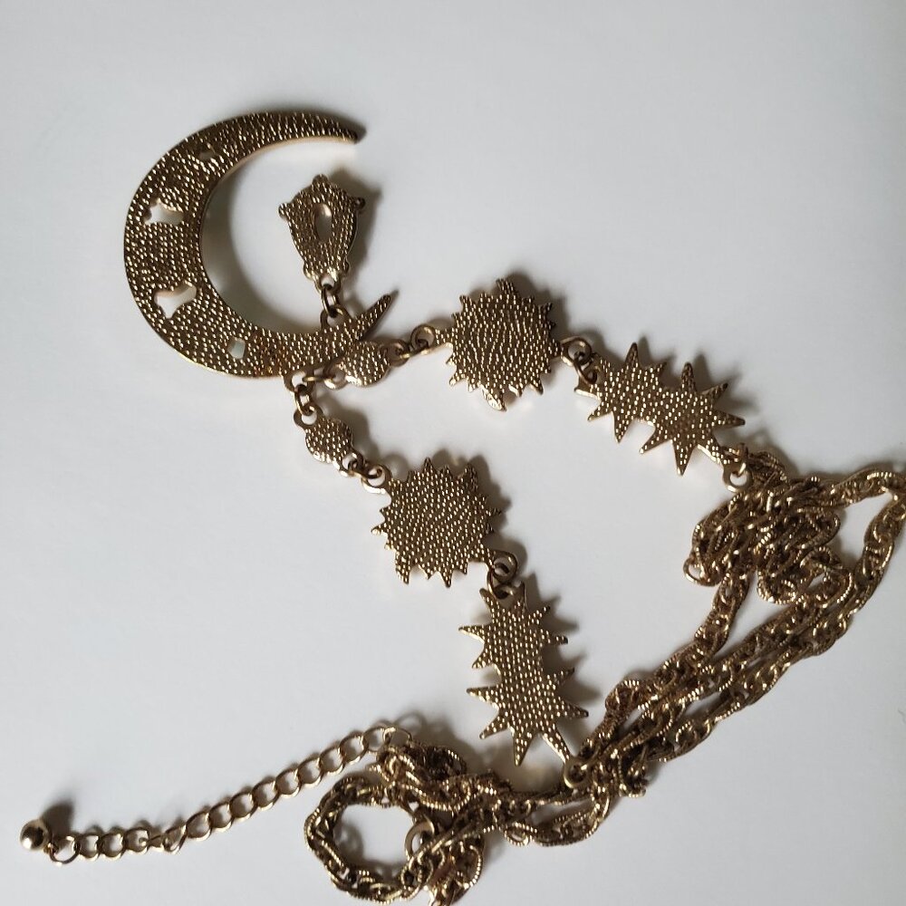 Large Crescent Moon Necklace Gold-tone Unsigned - Picture 4 of 4
